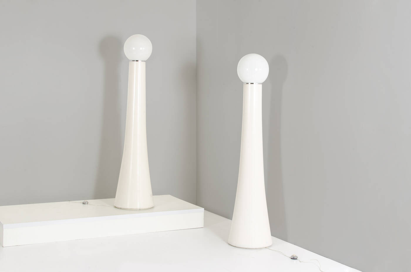 ANNIG SARIAN - Coppia di lampade da terra mod. 4059 