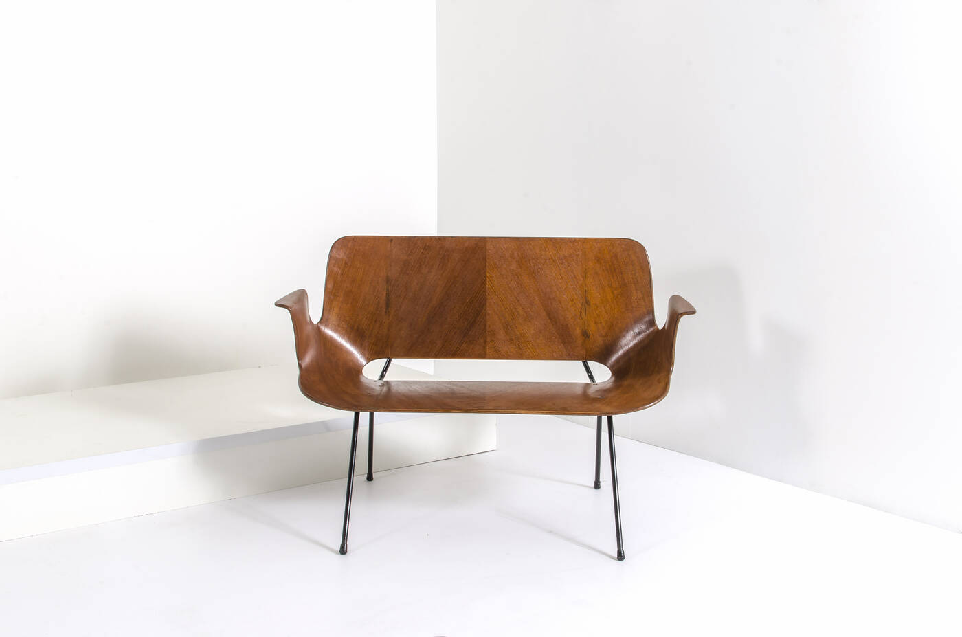 VITTORIO NOBILI - Divanetto Medea