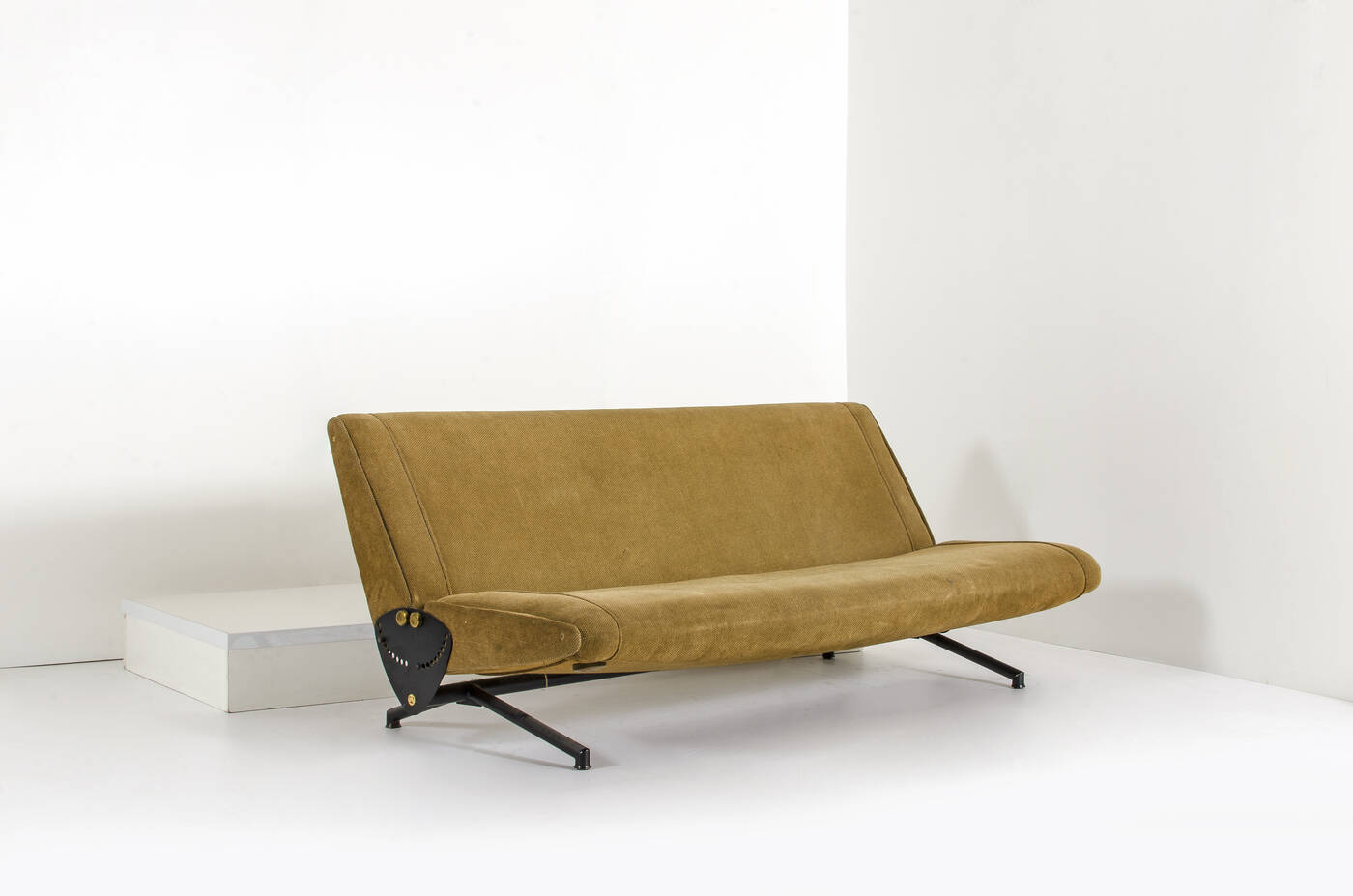 OSVALDO BORSANI - Divano  mod. D70 