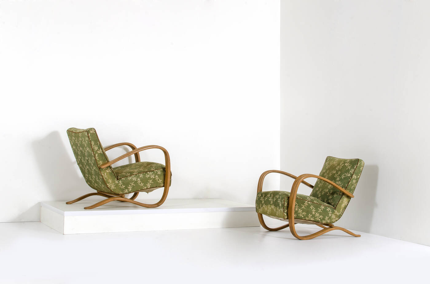 JINDRICH HALABALA - Due poltrone mod. H269 