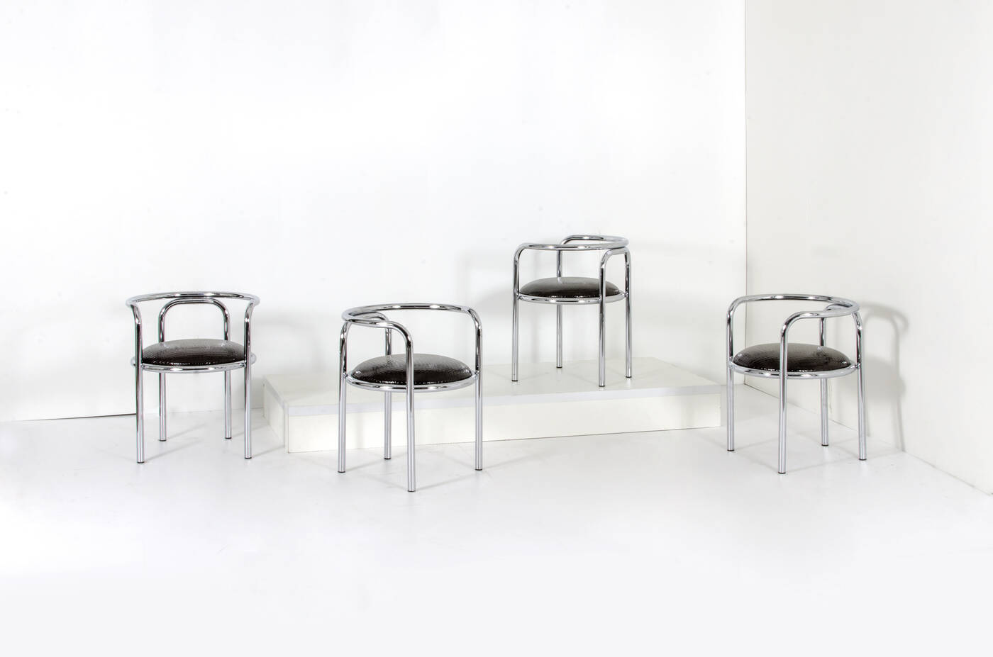 GAE AULENTI - Quattro poltroncine mod. Locus Solus