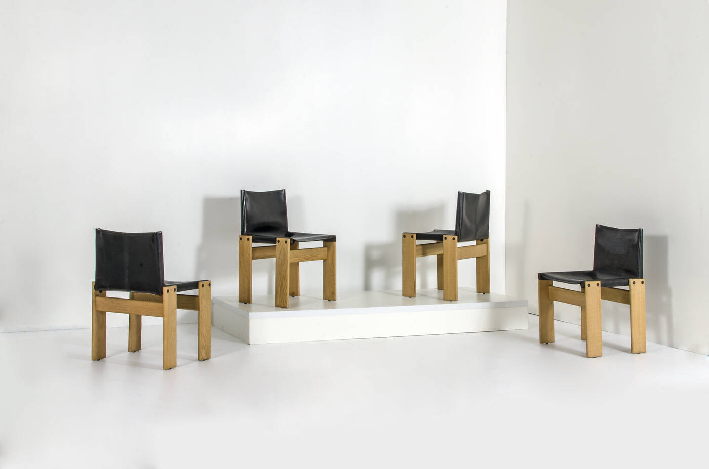 AFRA E TOBIA SCARPA - Quattro sedie mod. Monk