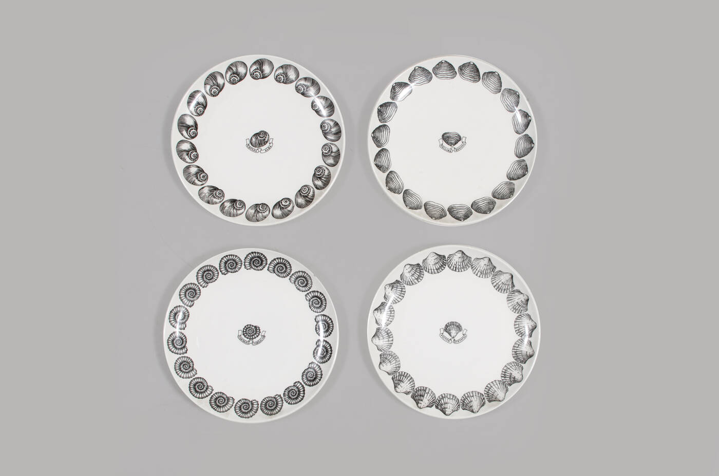 PIERO FORNASETTI - Quattro piatti della serie Corona di conchiglie