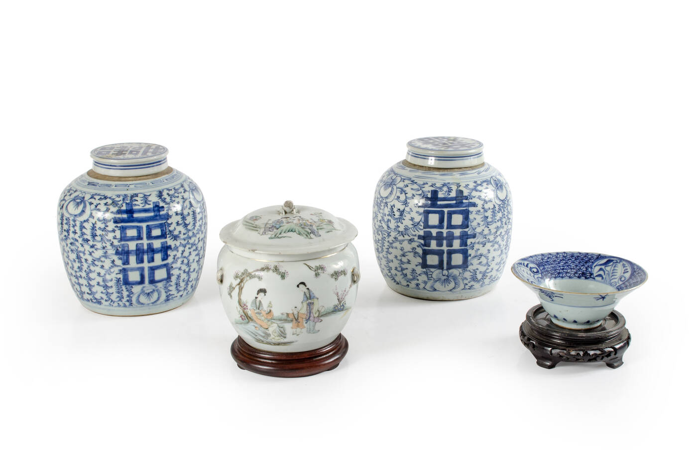 LOTTO DI OGGETTI IN CERAMICA ORIENTALE - <br>