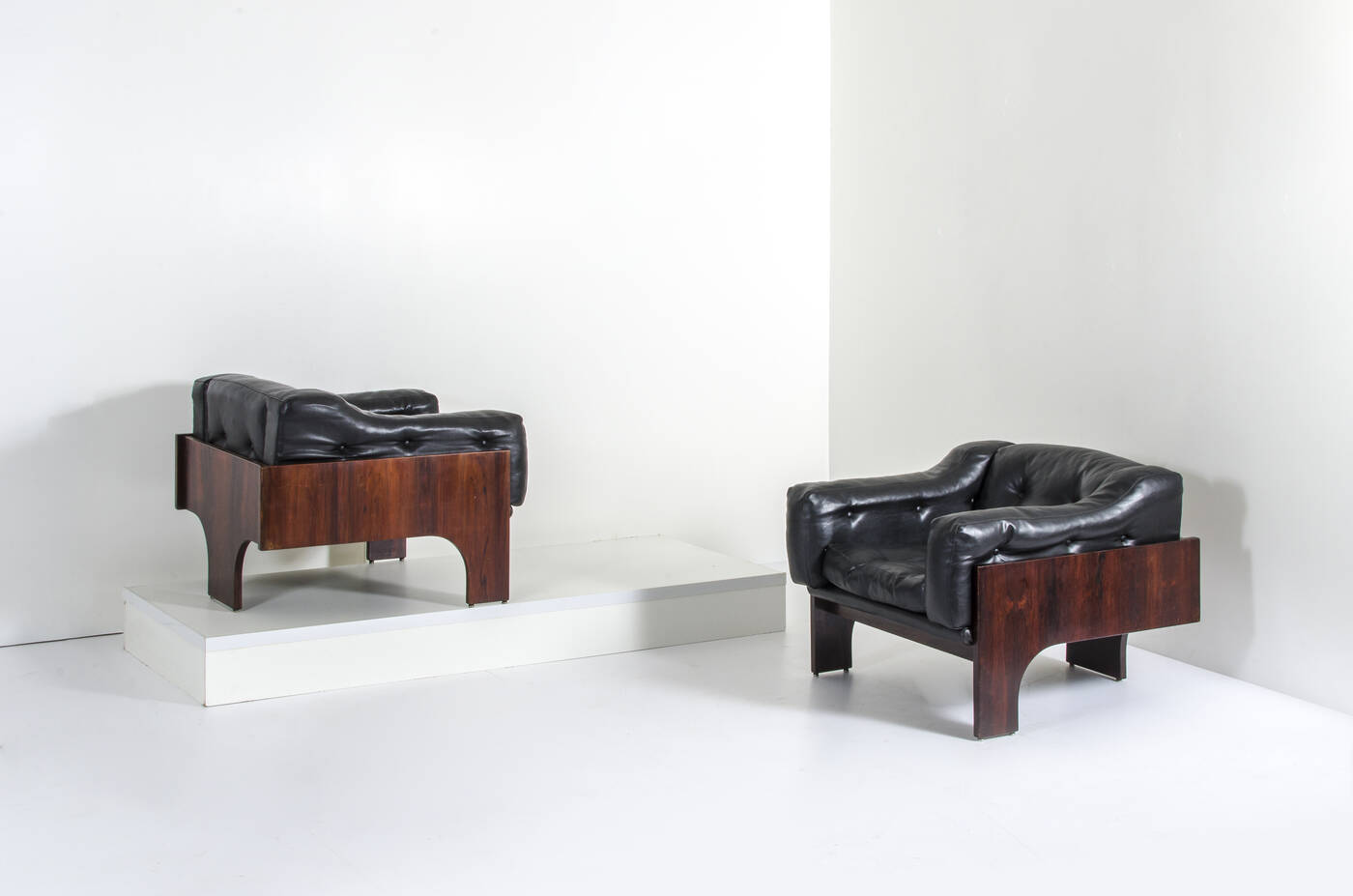 CLAUDIO SALOCCHI - Coppia di poltrone mod. Oriolo