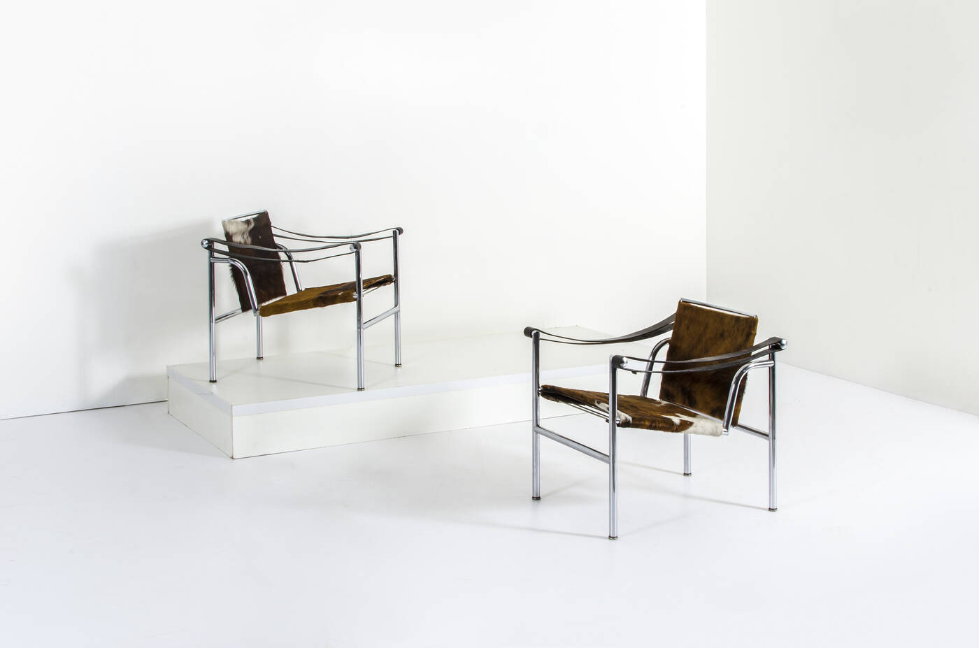 LE CORBUSIER - Due poltroncine mod. LC1 