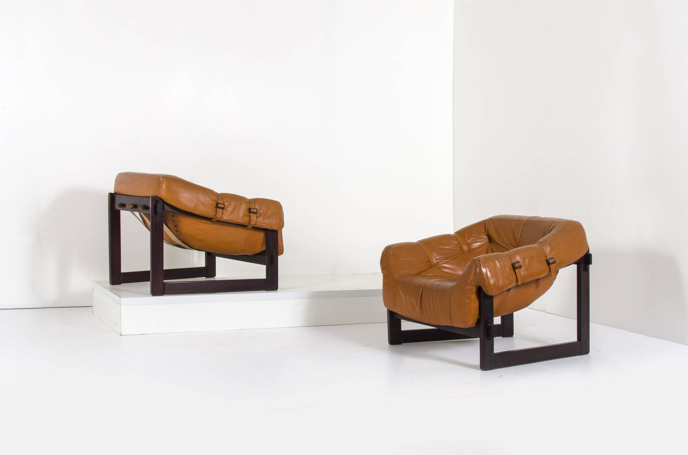 PERCIVAL LAFER - Coppia di poltrone mod. MP-091