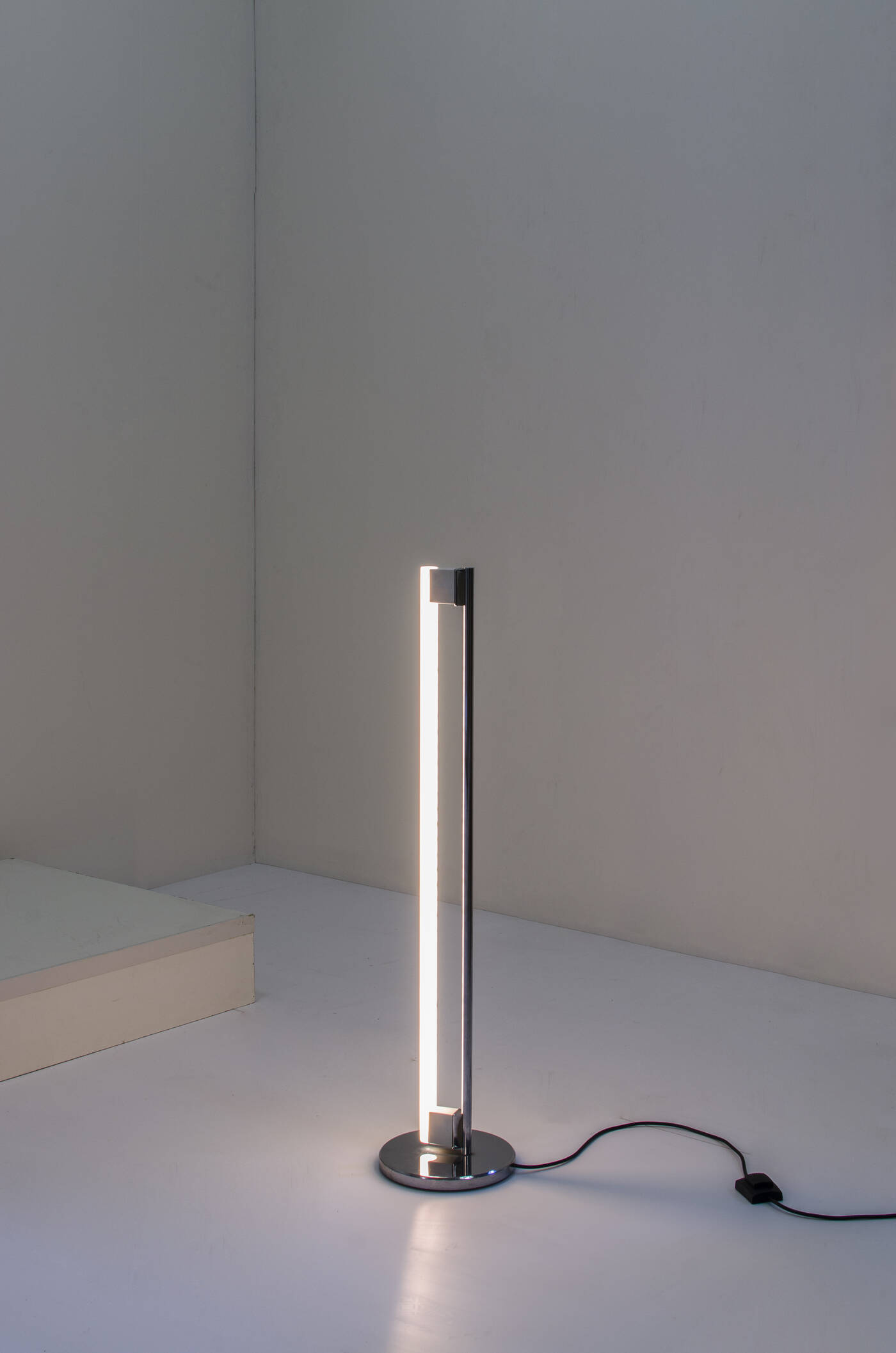 EILEEN GRAY - Tube light