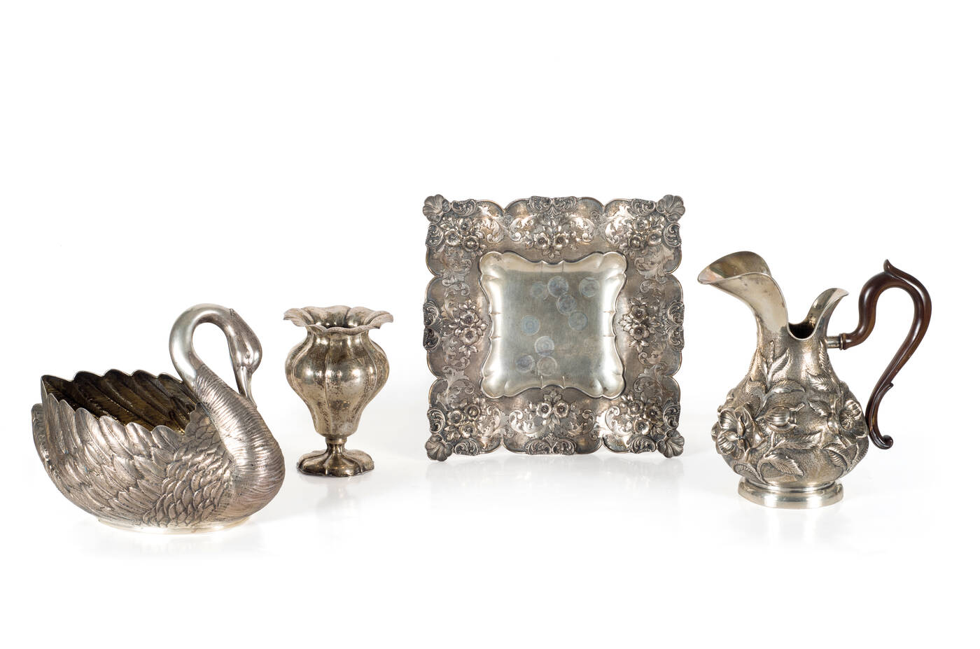 LOTTO DI QUATTRO OGGETTI IN ARGENTO