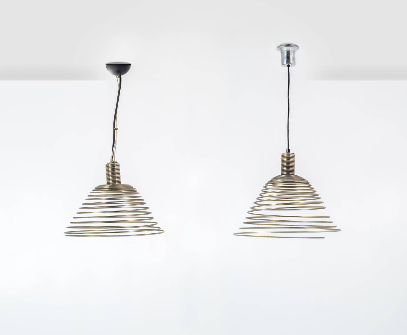 ANGELO MANGIAROTTI - Coppia di lampadari mod. Spirali