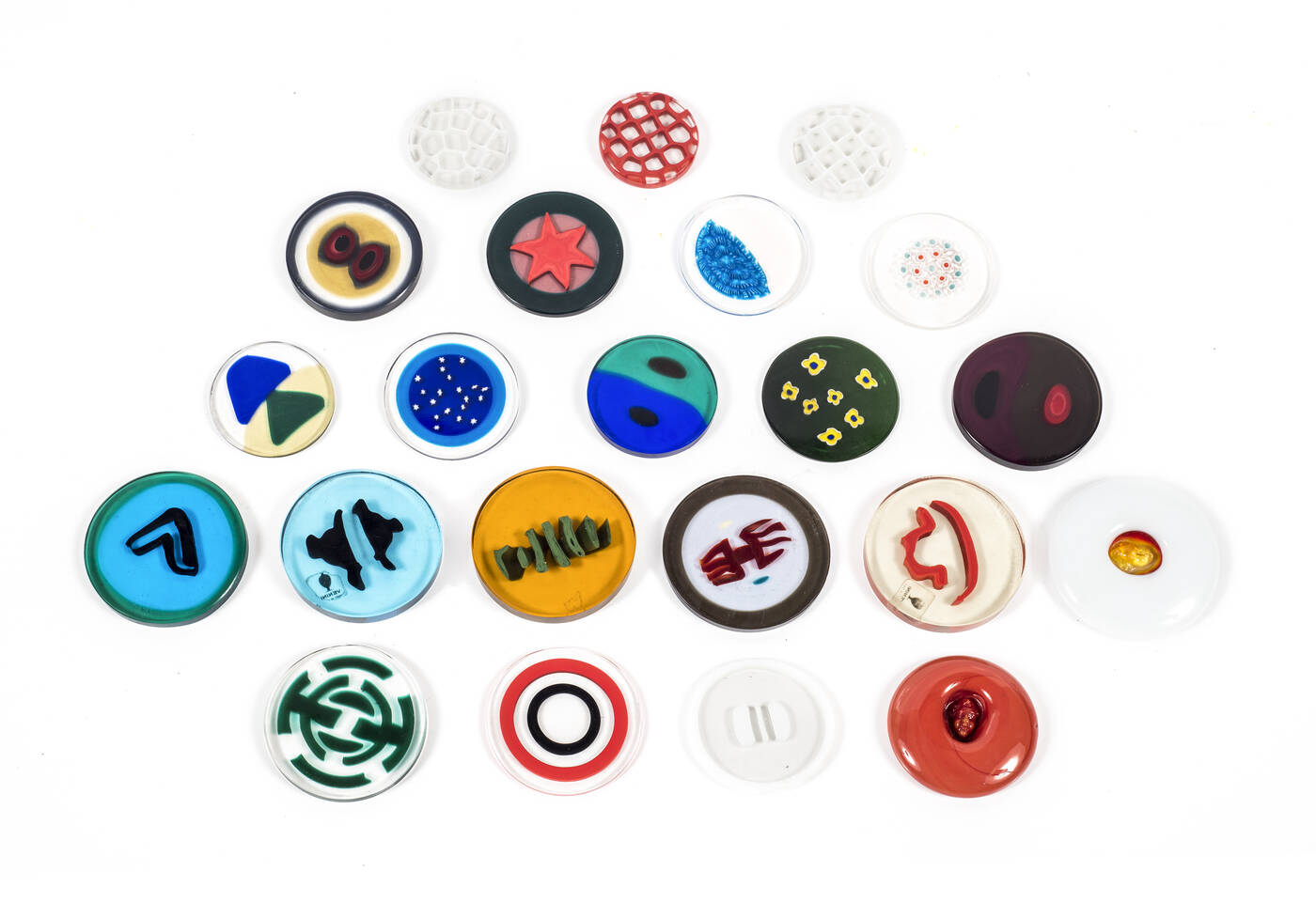 LOTTO DI VENTIDUE DISCHI IN VETRO