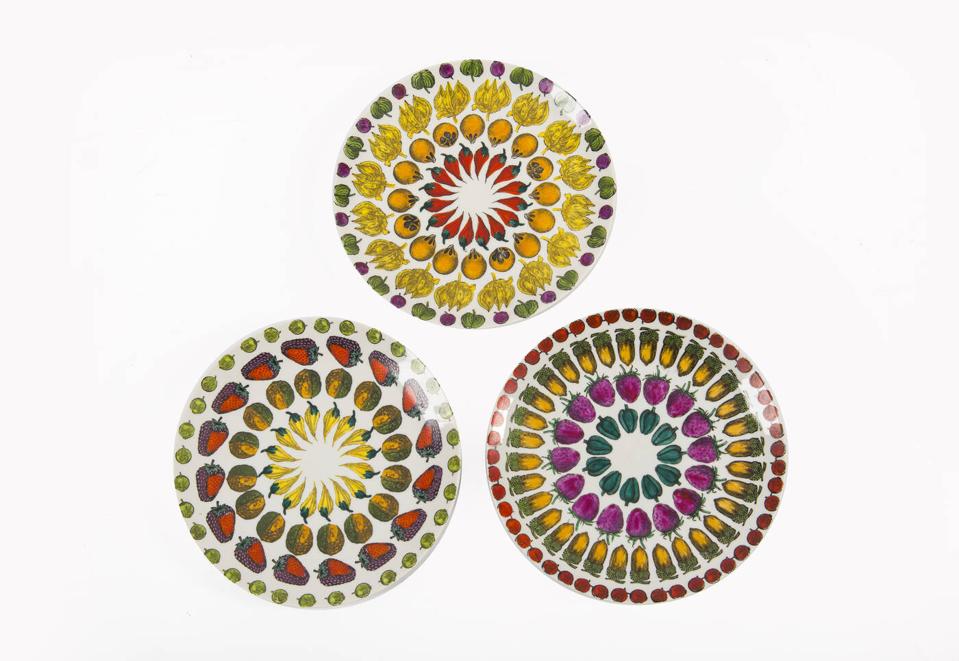 PIERO FORNASETTI - Tre piatti della serie 'Giostra di frutta'