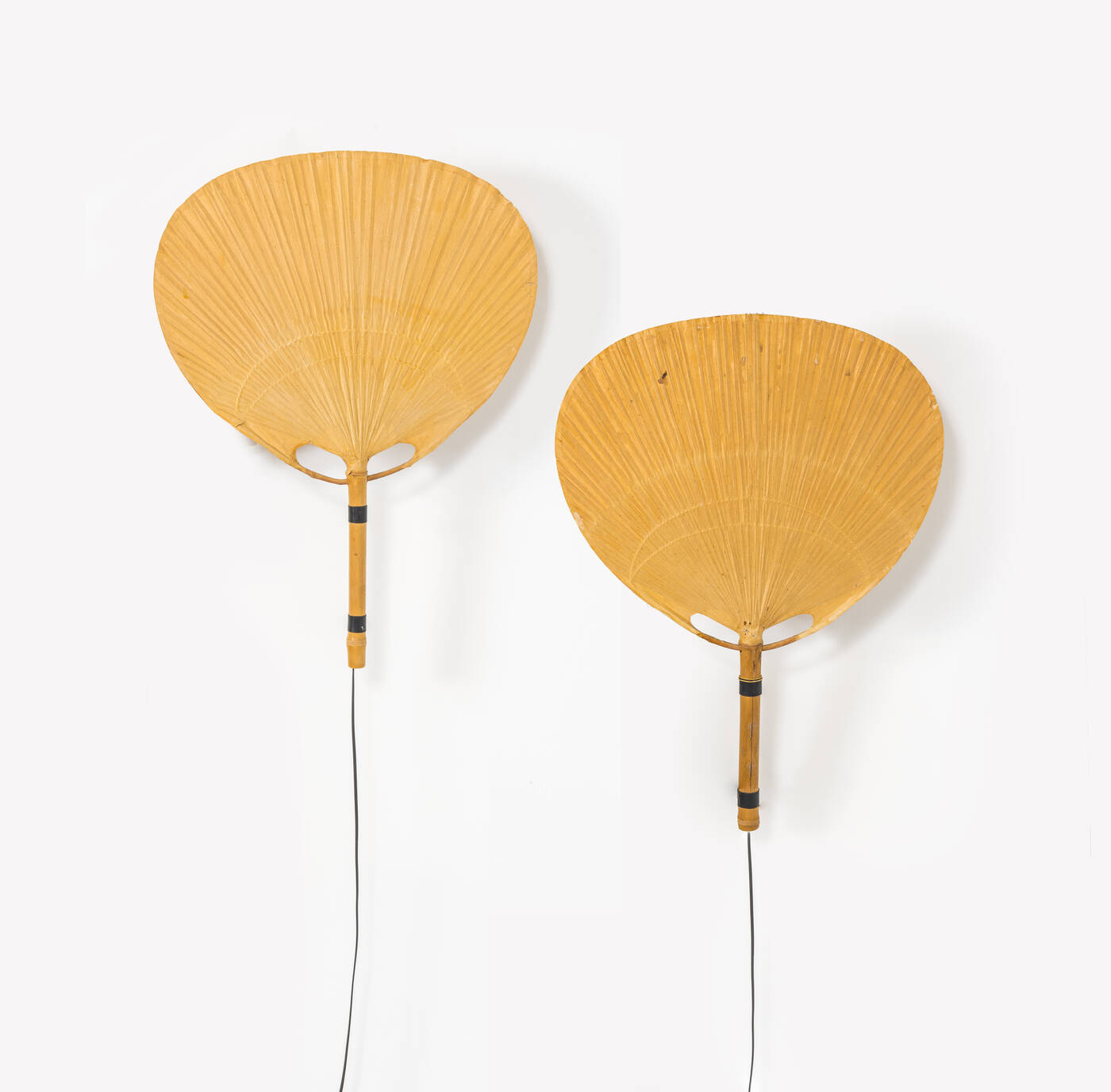 INGO MAURER - Due lampade a parete della serie Uchiwa