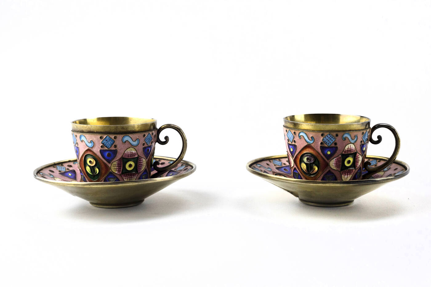 LOTTO DI DUE TAZZINE CON PIATTINI