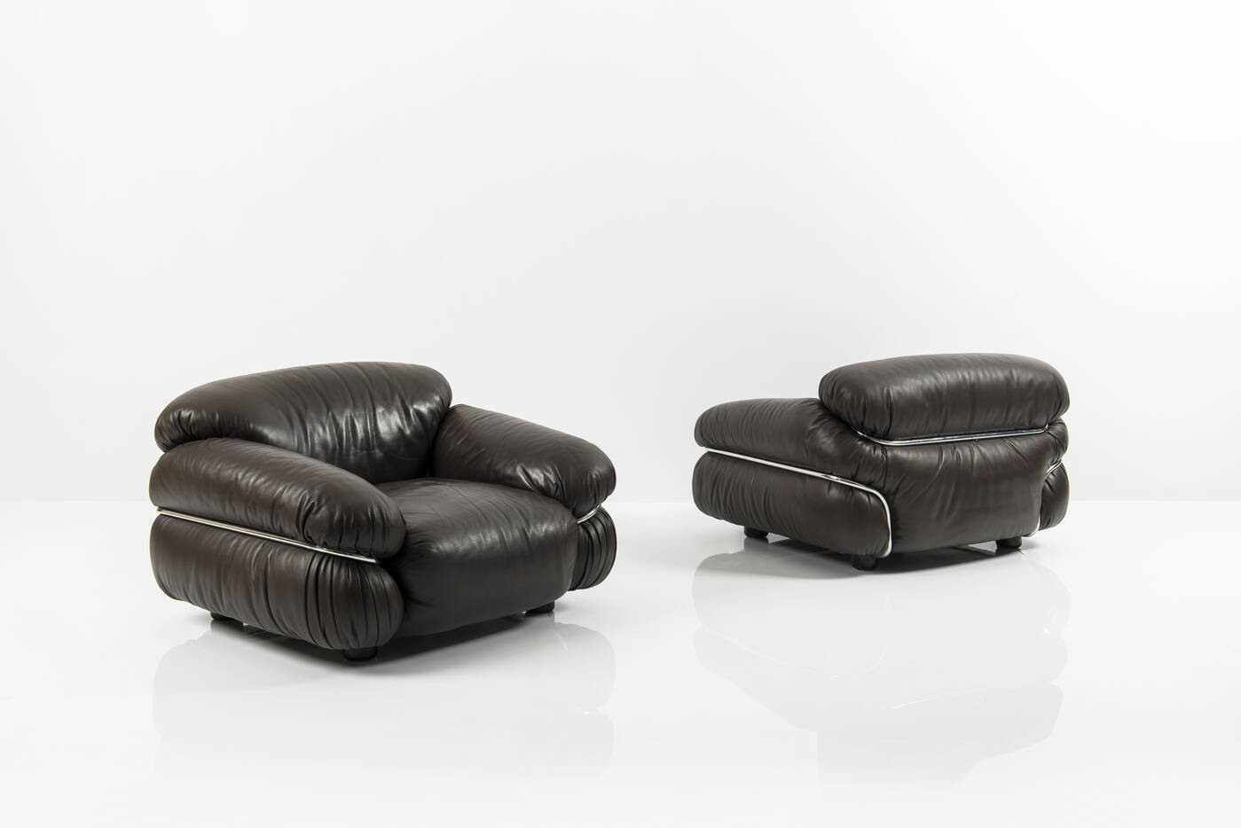 GIANFRANCO FRATTINI - Coppia di poltrone mod. Sesann 