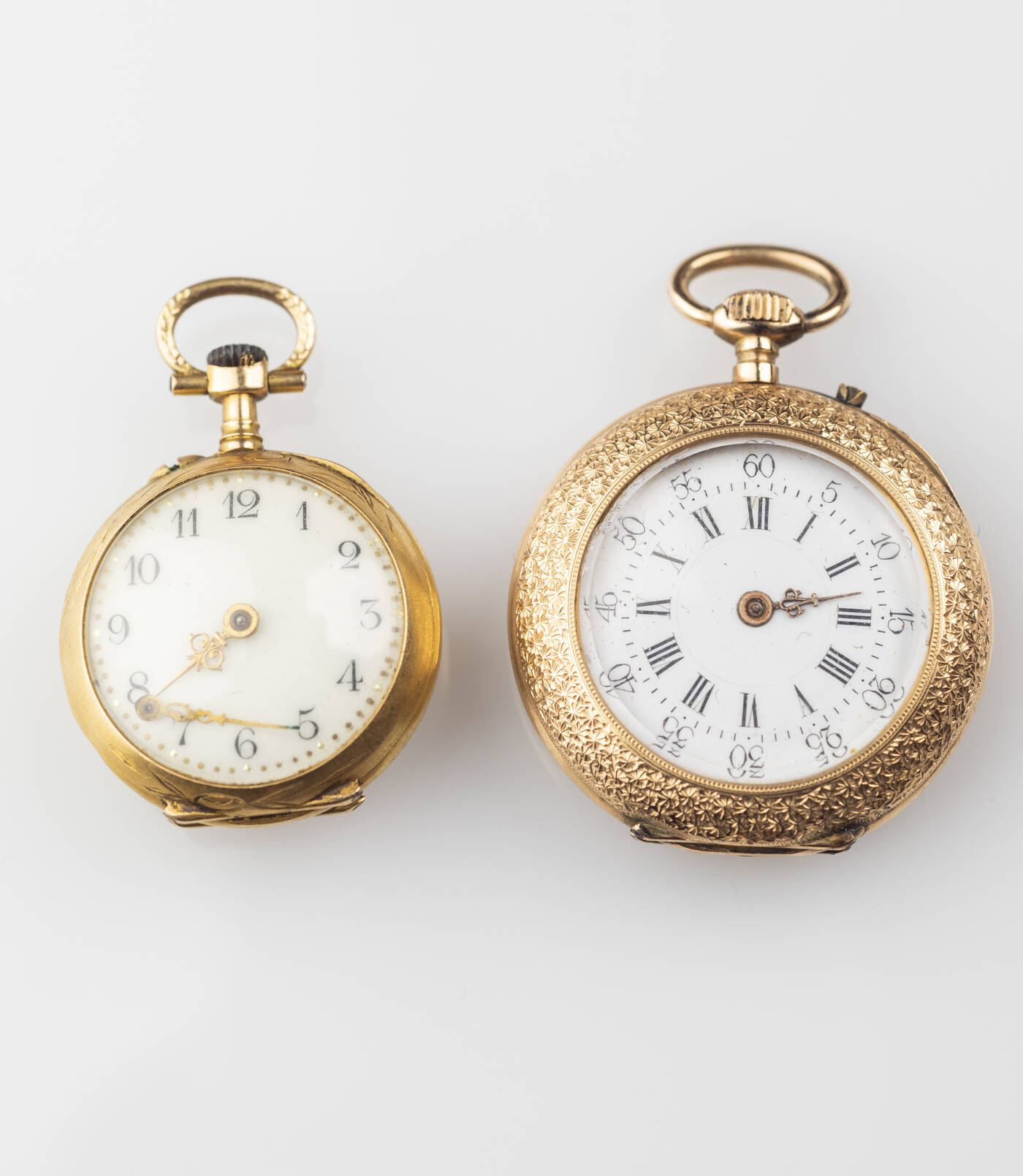 LOTTO DI DUE OROLOGI DA COLLO