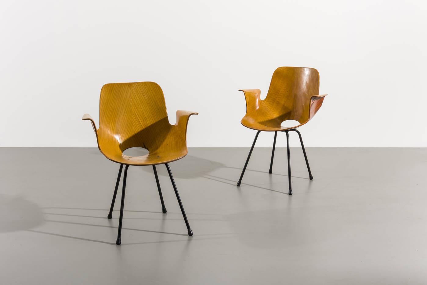 VITTORIO NOBILI - Coppia di poltroncine mod. Medea