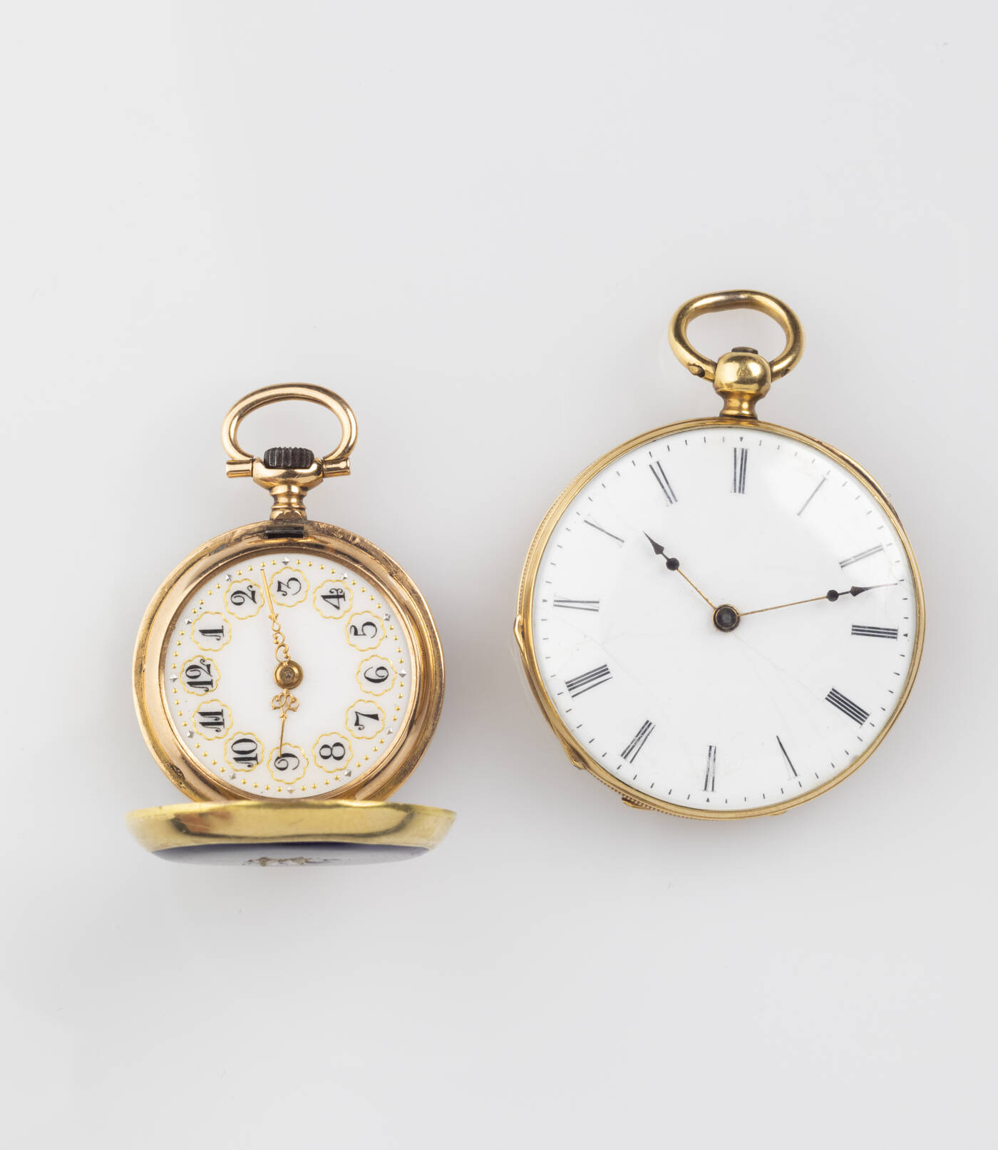 LOTTO DI DUE OROLOGI DA COLLO