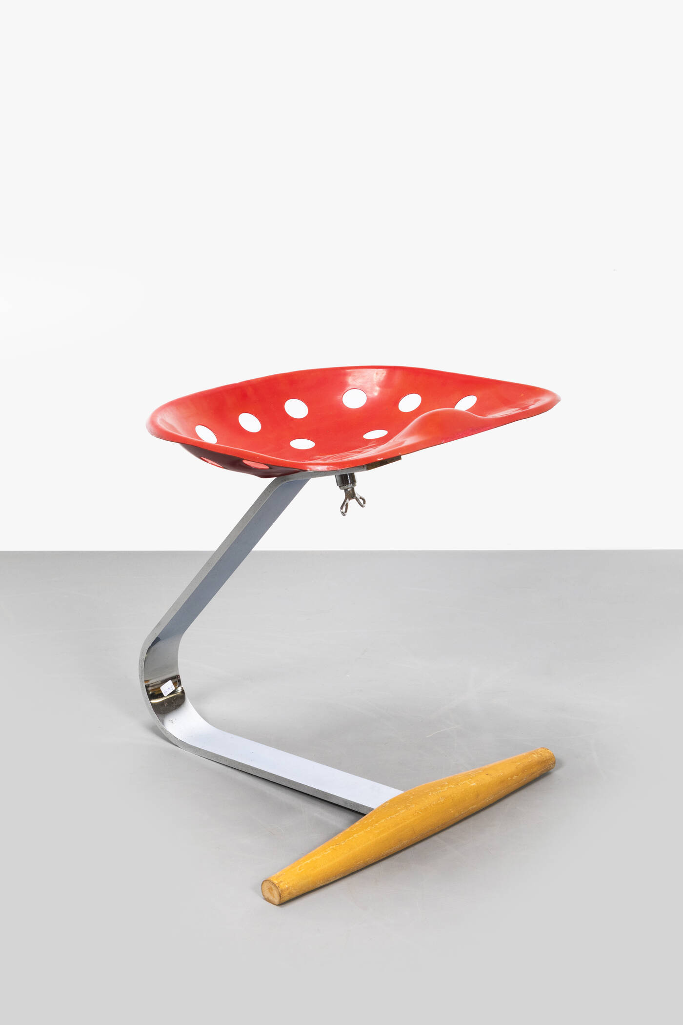 ACHILLE E PIER GIACOMO CASTIGLIONI - Sgabello mod. Mezzadro