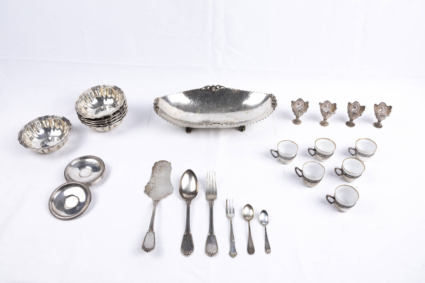 LOTTO DI 69 OGGETTI IN ARGENTO