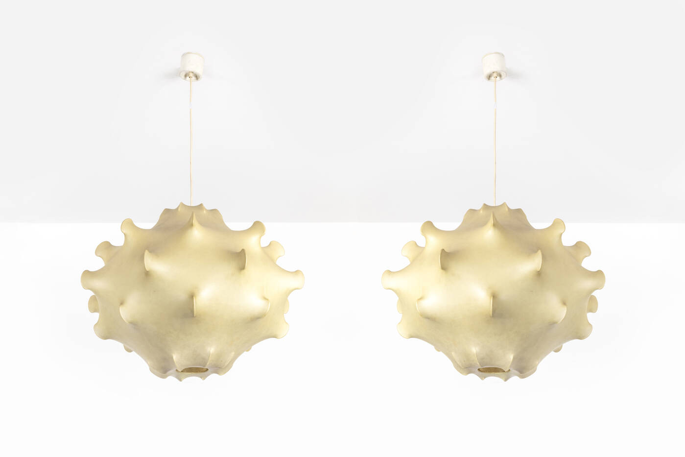 ACHILLE E PIER GIACOMO CASTIGLIONI - Coppia di lampade a sospensione mod.  Taraxacum 