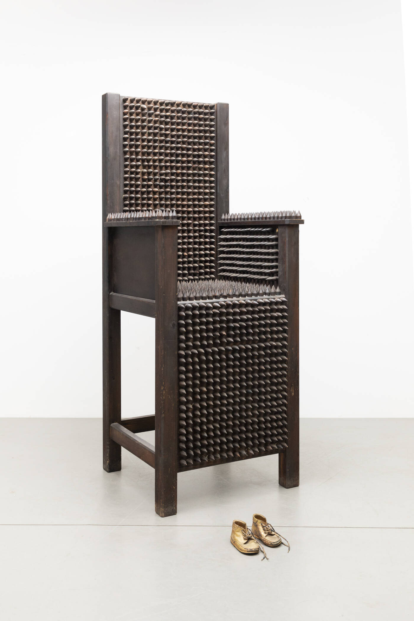 FLORENCIA MARTINEZ - The bite of the angry bear