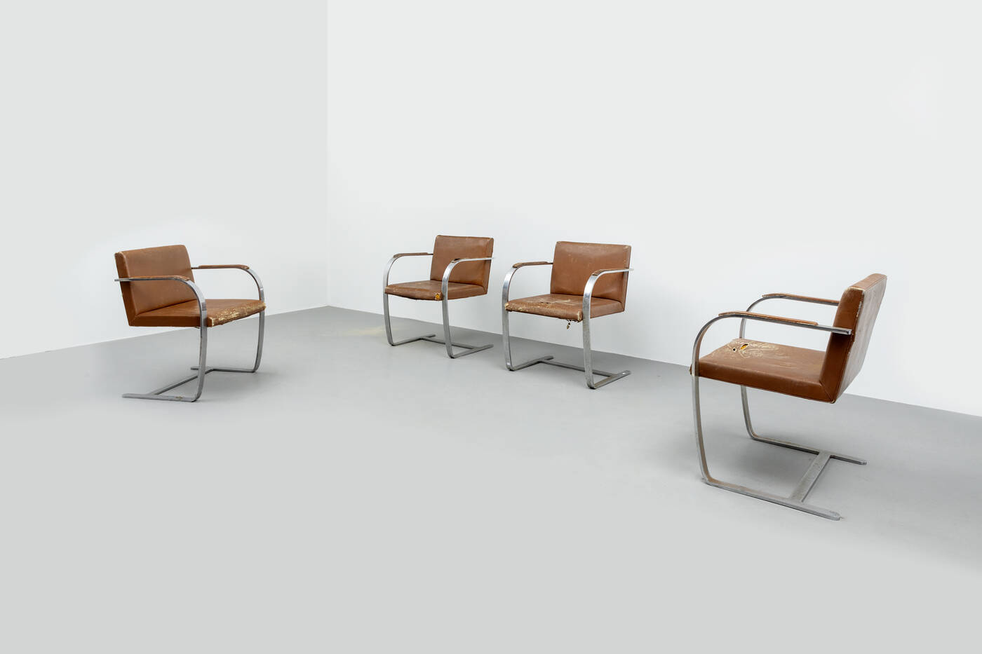 LUDWIG MIES VAN DER ROHE - Quattro poltronicne mod. Brno