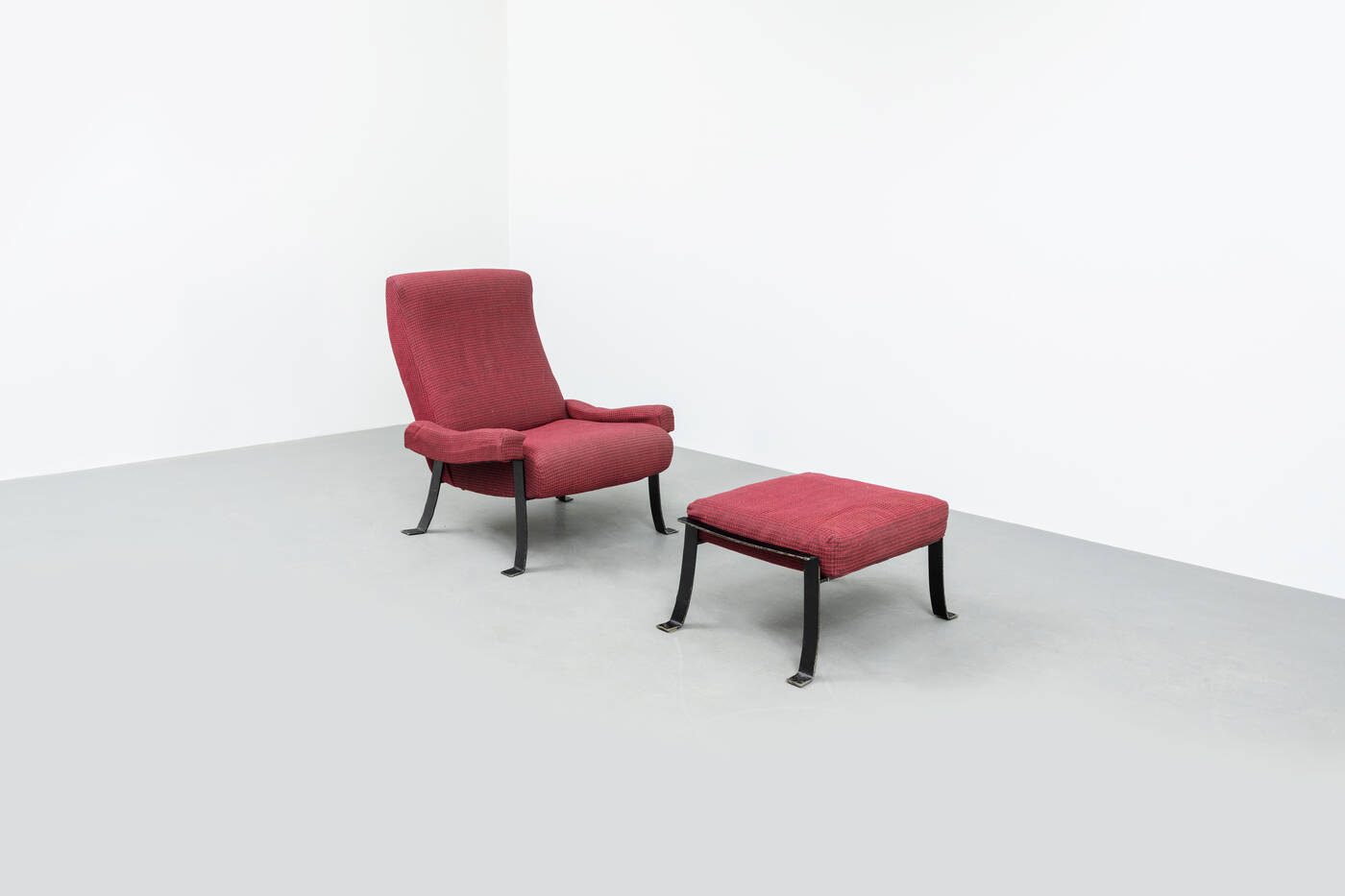 PIERO RANZANI - Poltrona con poggiapiedi mod. Anna