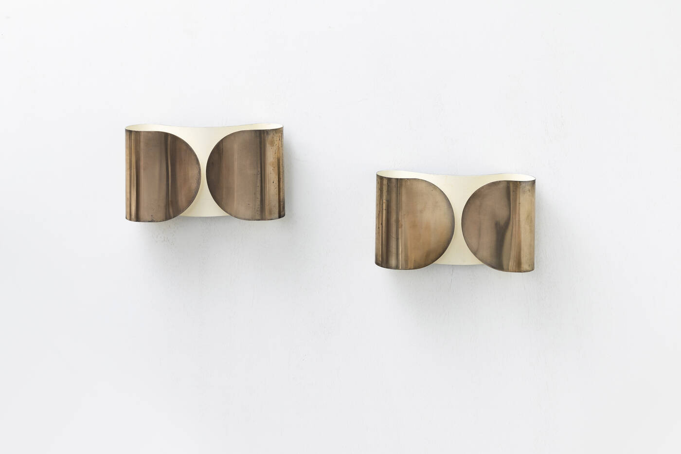 TOBIA SCARPA - Due lampade da parete mod. Foglio