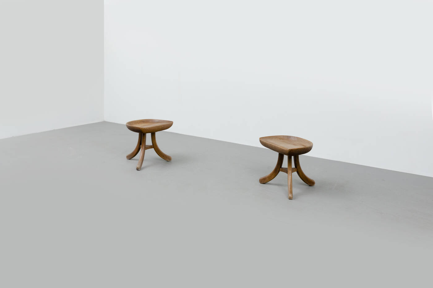 MARIO PASSANTI - Coppia sgabelli egizi