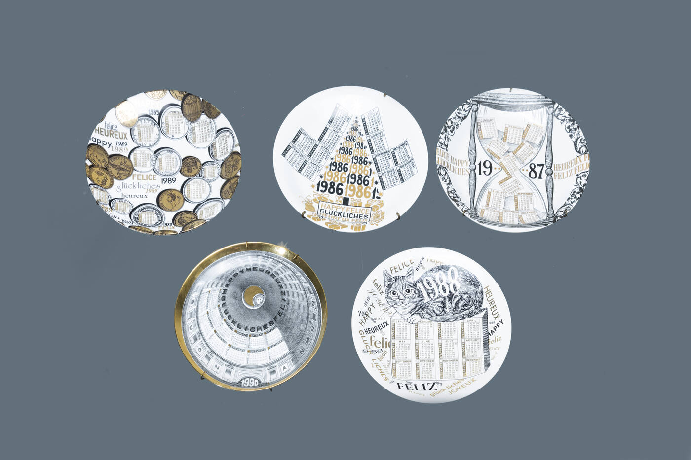 PIERO FORNASETTI - Cinque piatti della serie Calendario