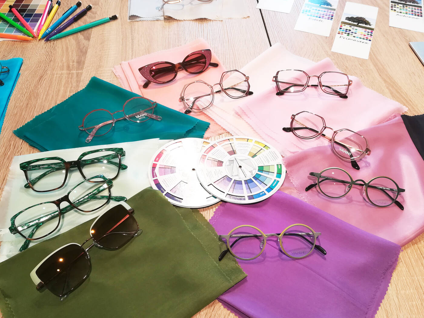 VANNI OCCHIALI - Occhiali da sole VANNI (donna o uomo) con seduta di armocromia per guidare la selezione del modello più adatto al proprio viso
