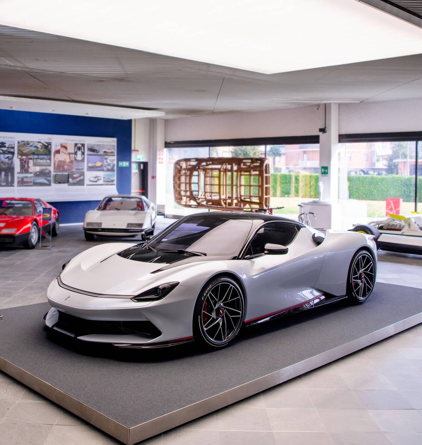 PININFARINA - Visita alla Collezione Pininfarina a Cambiano per cinque persone