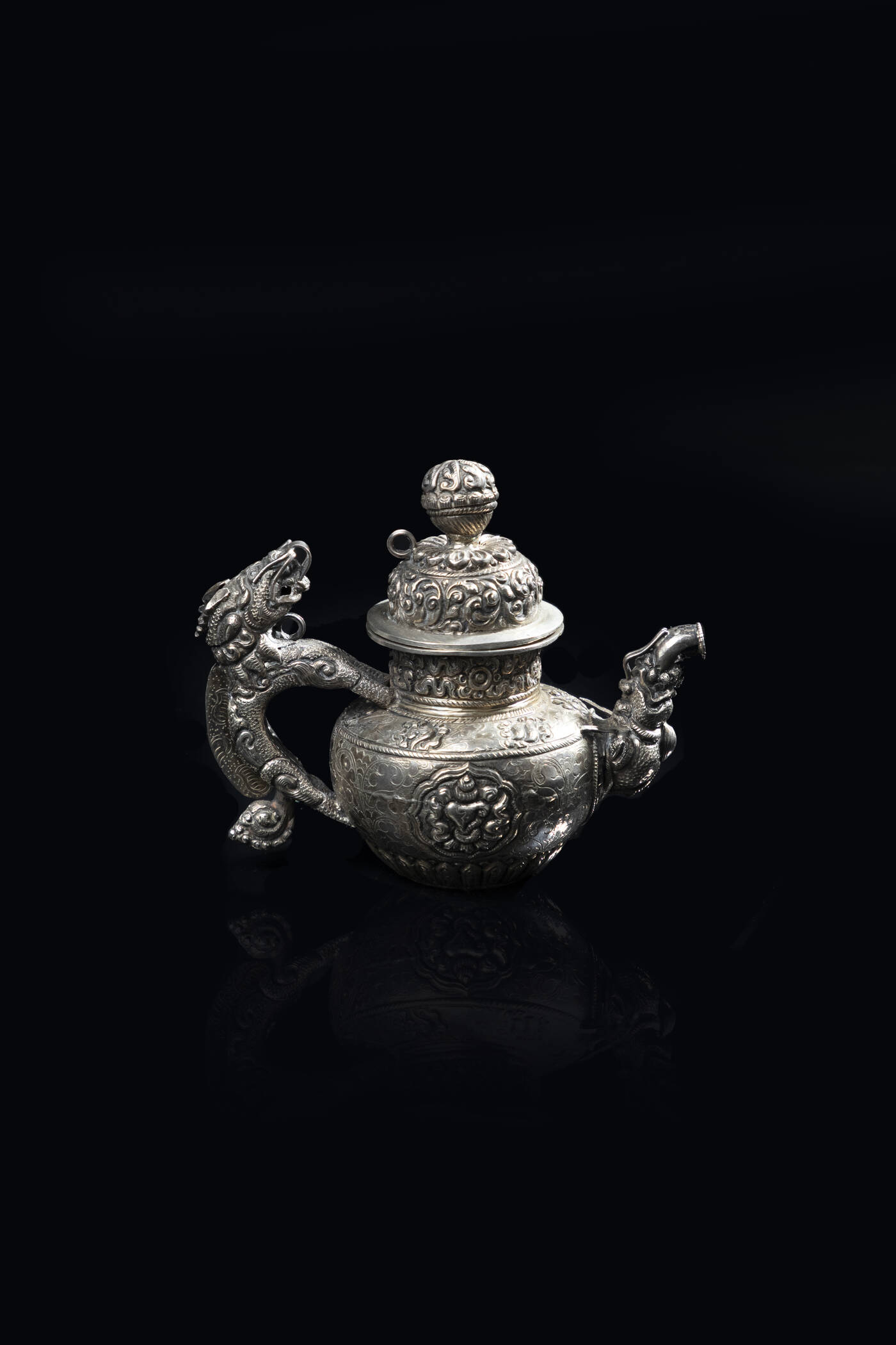 PICCOLA TEIERA - Piccola teiera in argento sbalzato