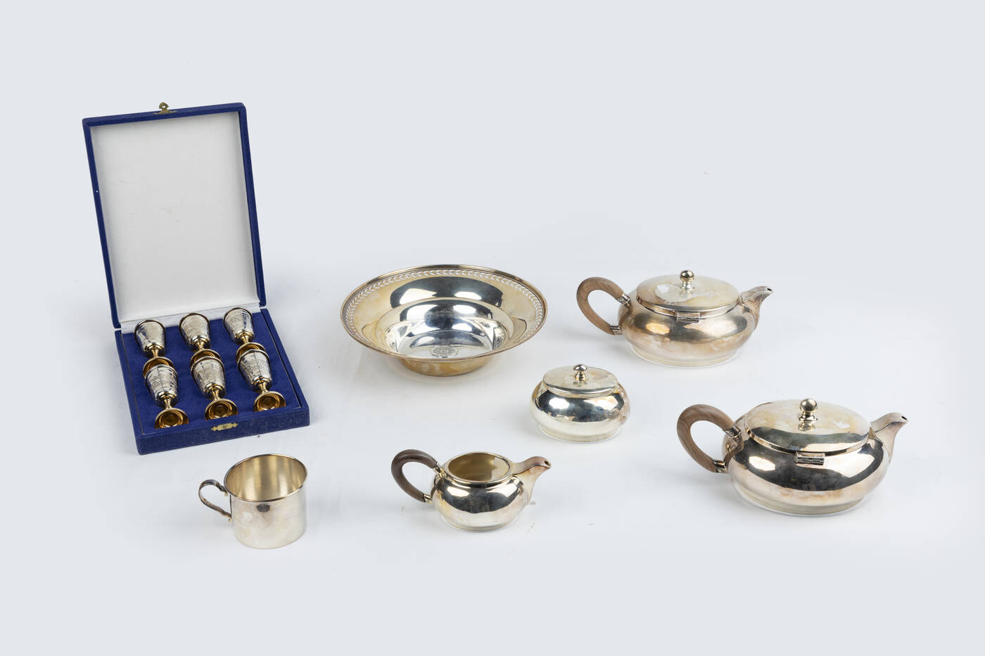 LOTTO DI DODICI OGGETTI IN ARGENTO