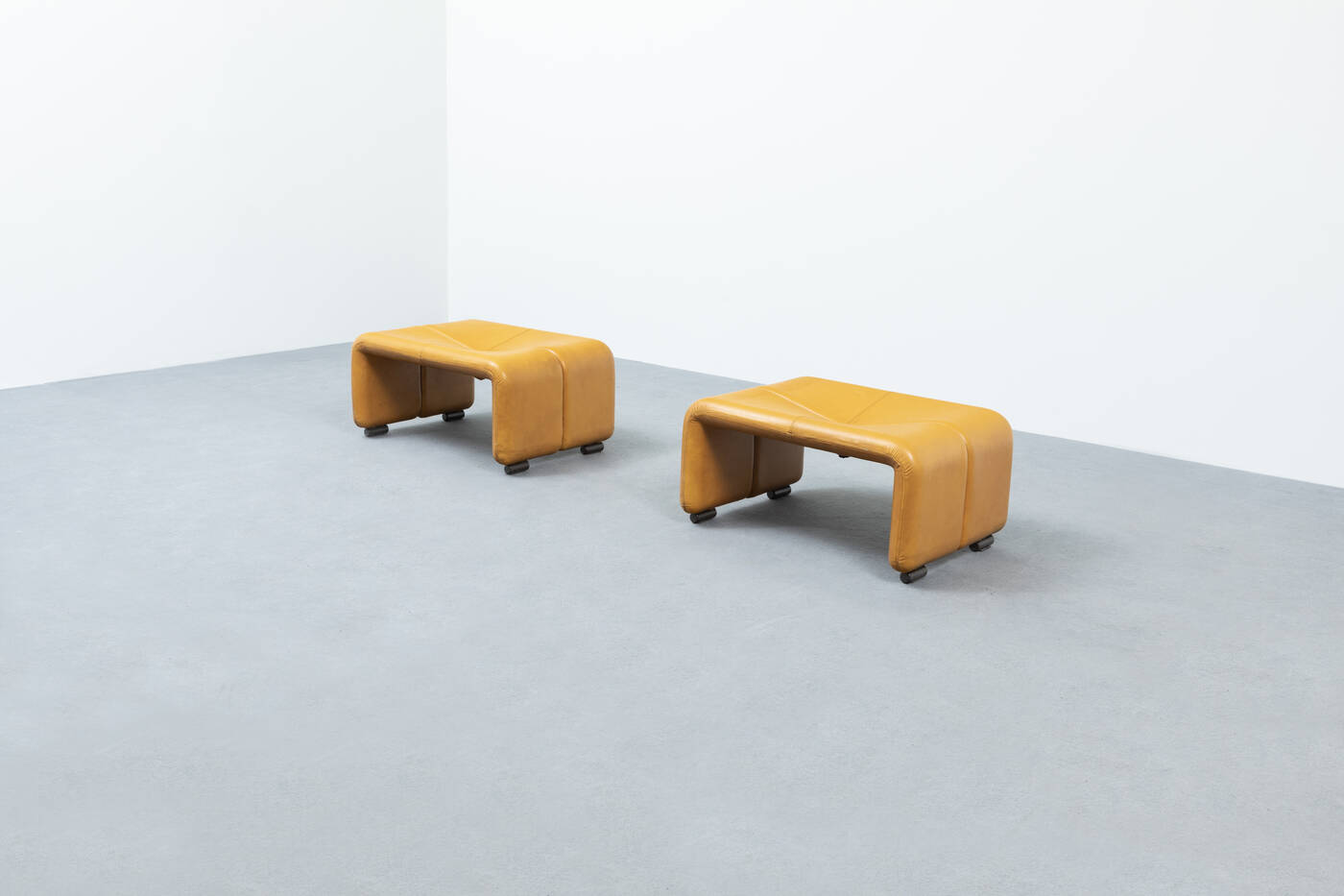 AFRA E TOBIA SCARPA - Coppia di pouff mod. Coronado