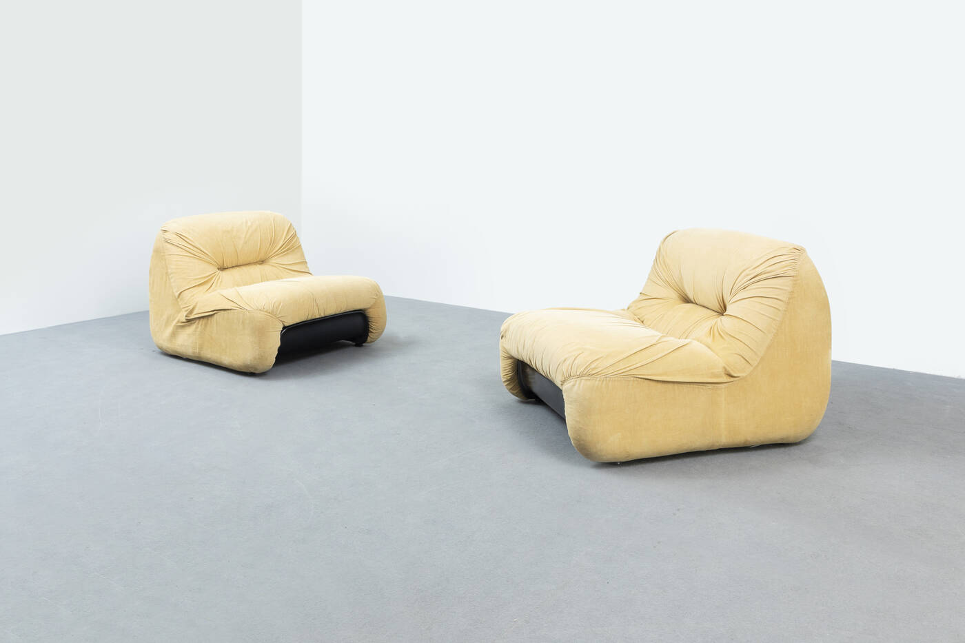 CLAUDIO VAGNONI - Coppia di poltrone mod. Malù