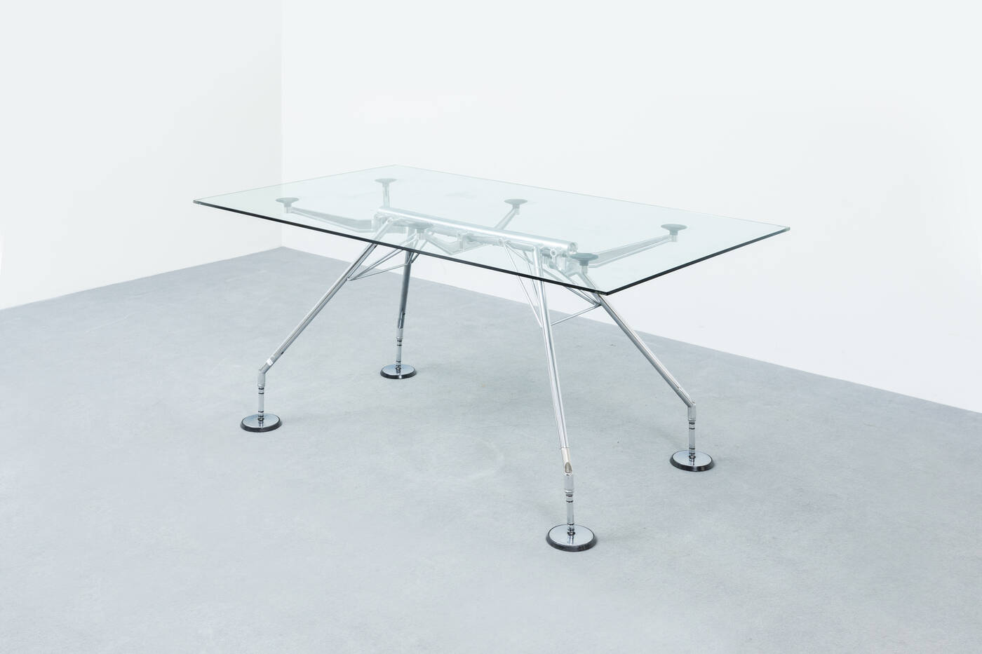 NORMAN FOSTER - Tavolo mod. Nomos