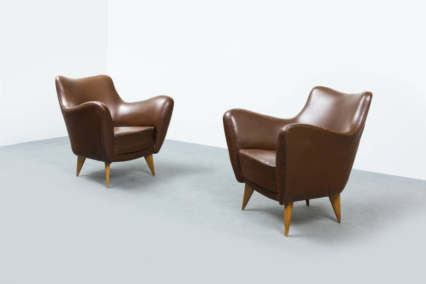 GIULIA VERONESI - Due poltrone mod. Perla