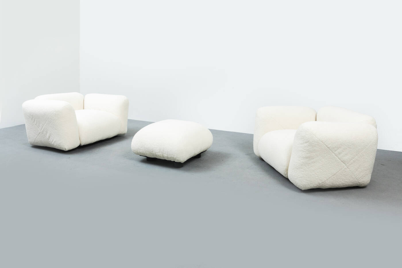 MARIO MARENCO - Due poltrone e un pouff mod. Marenco