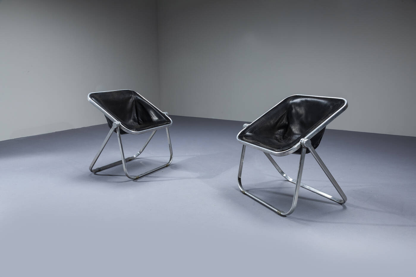 GIANCARLO PIRETTI - Coppia di poltrone mod. Plona