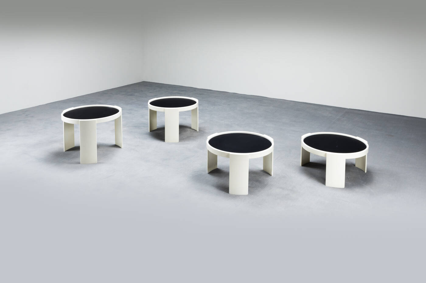 GIANFRANCO FRATTINI - Tavolini mod. 780