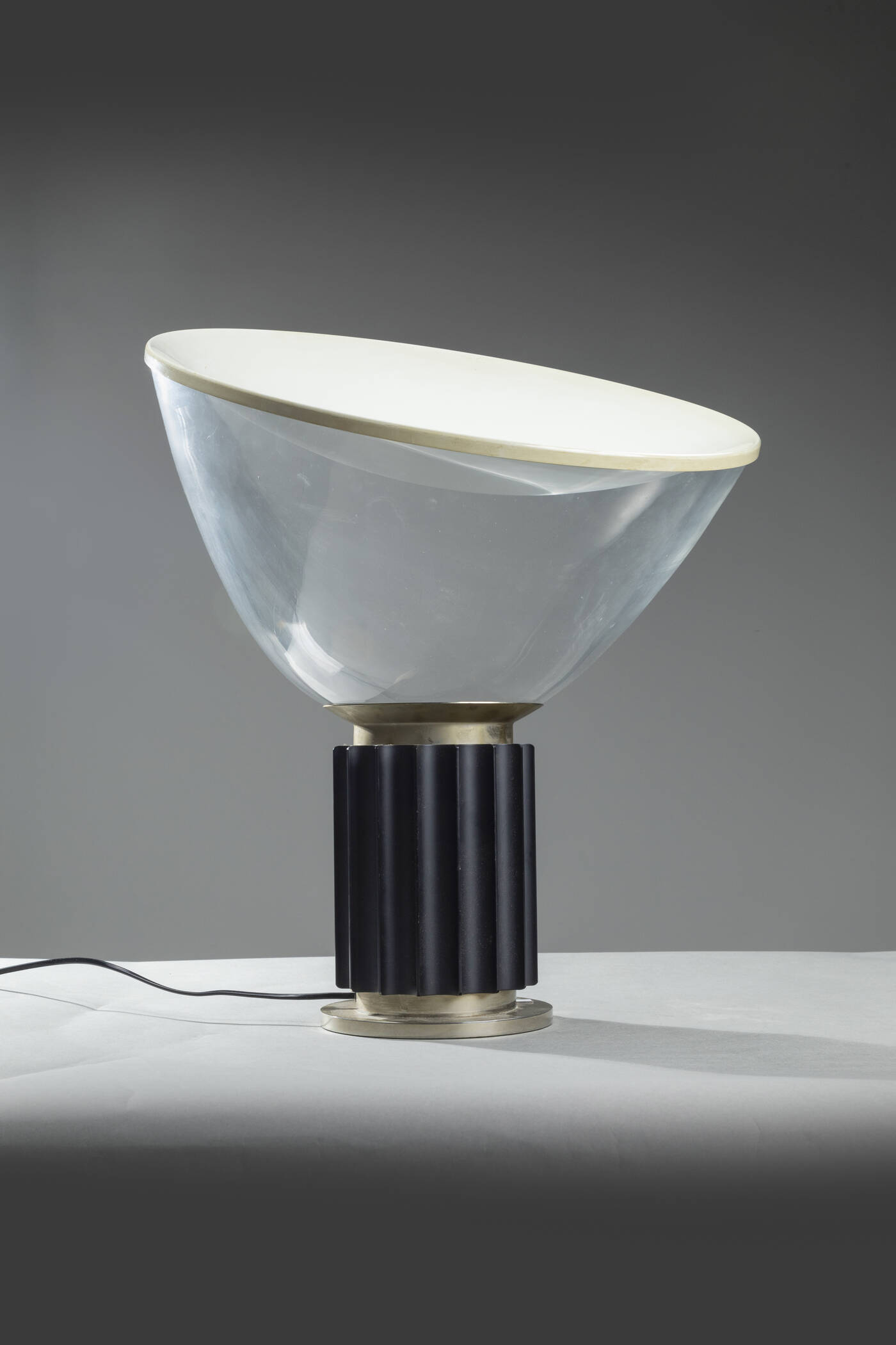 ACHILLE E PIER GIACOMO CASTIGLIONI - Lampada mod. Taccia