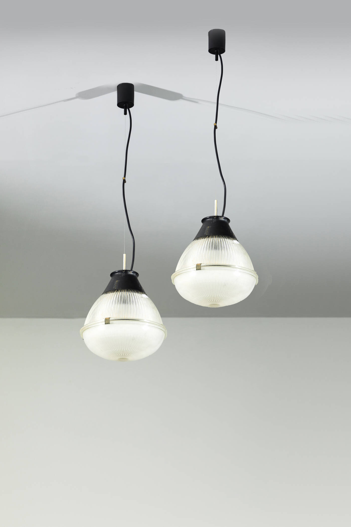 TITO AGNOLI - Coppia di lampade a sospensione mod. 4409