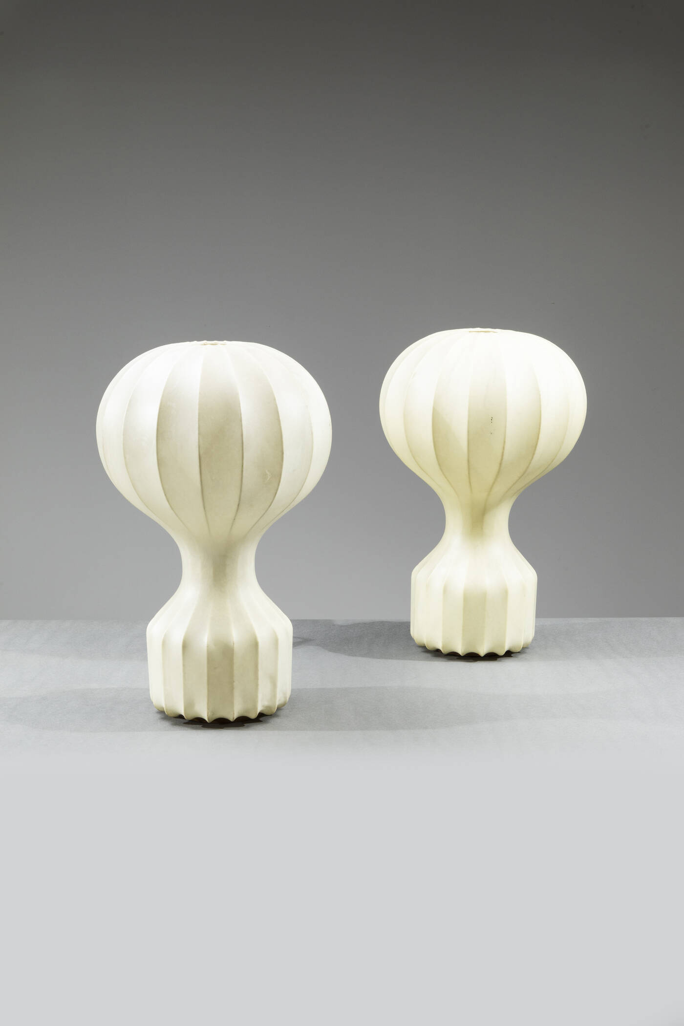 ACHILLE E PIER GIACOMO CASTIGLIONI - Coppia di lampade mod. Gatto