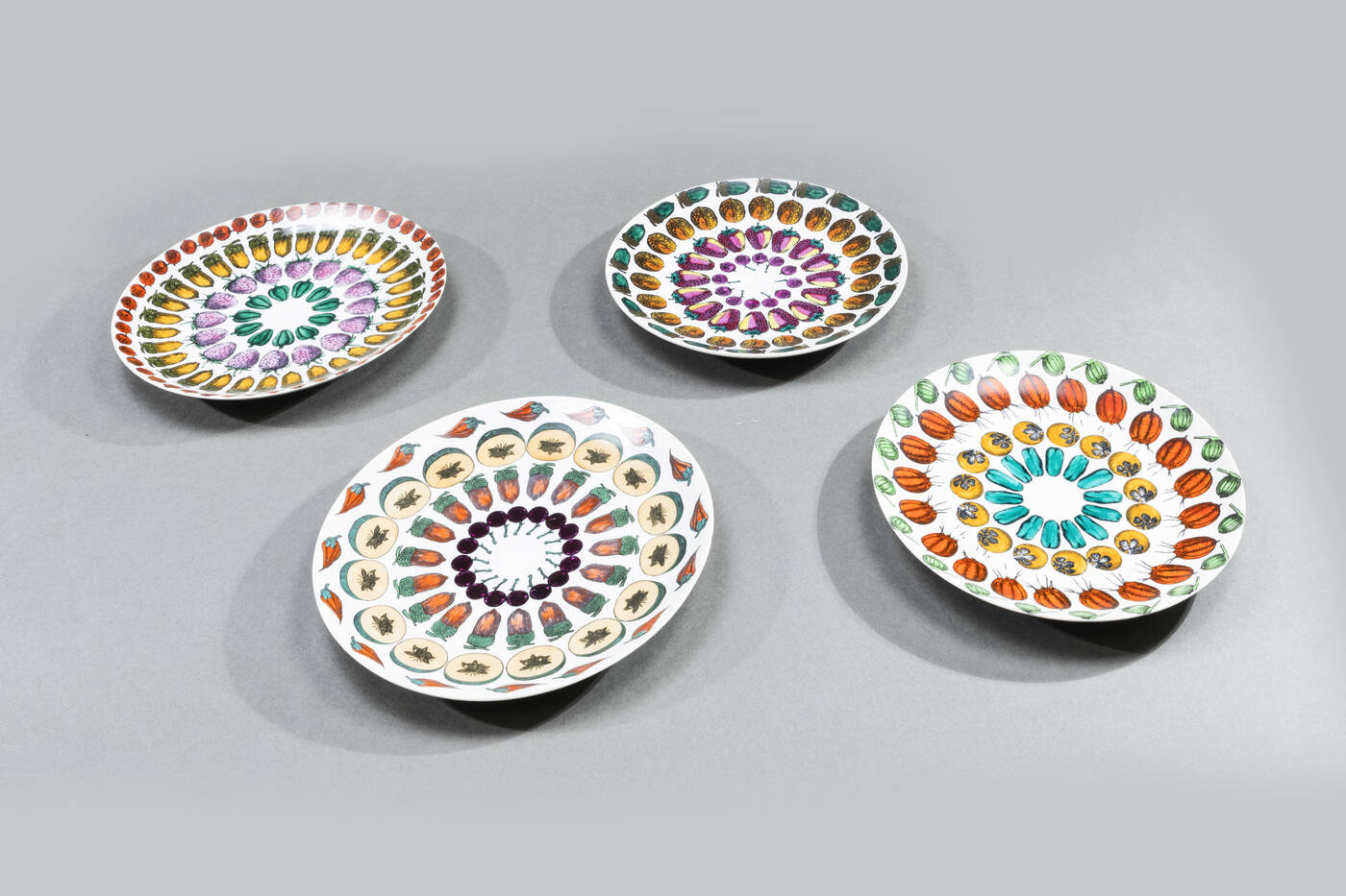 PIERO FORNASETTI - Quattro piatti della serie Giostre di frutta