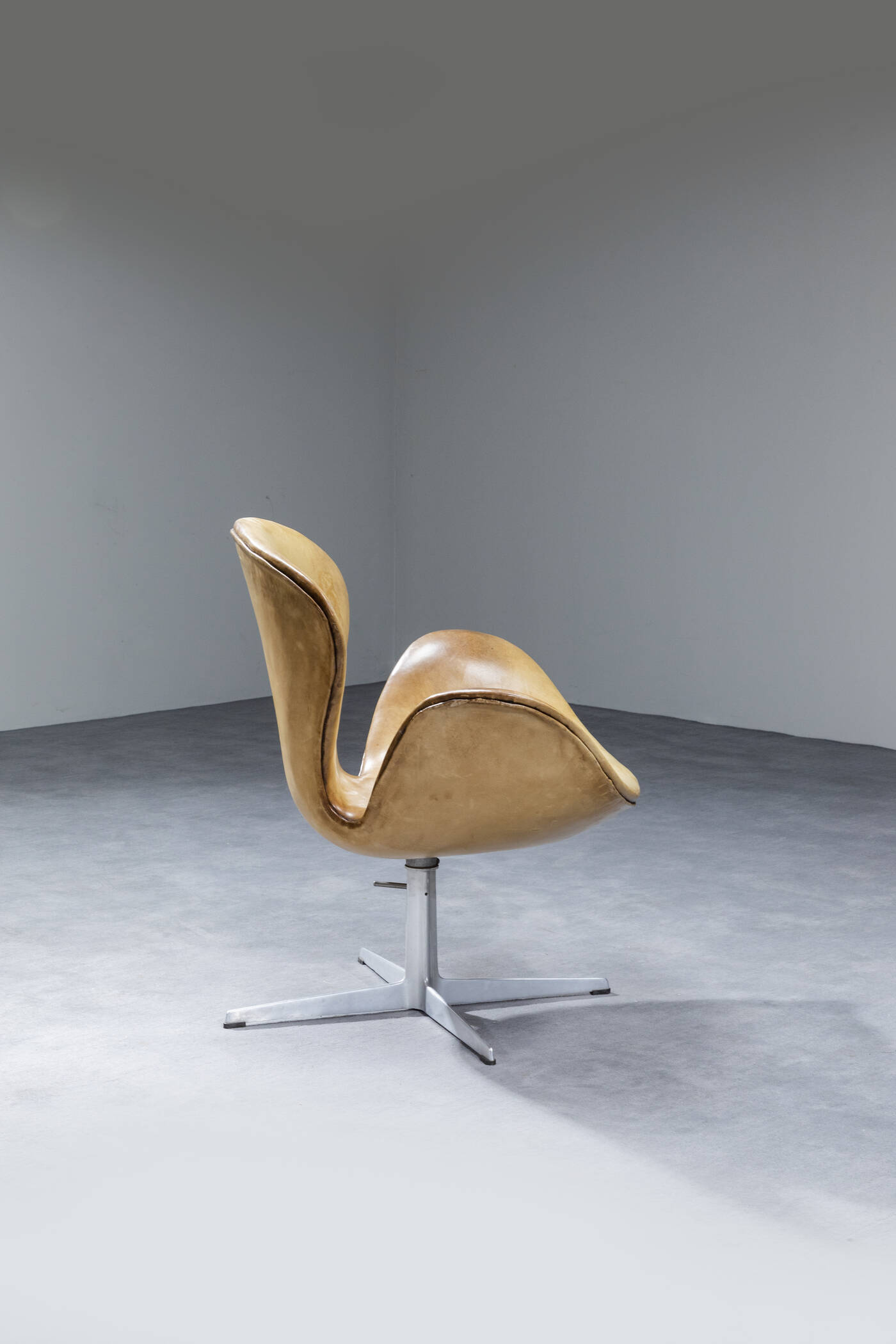 ARNE JACOBSEN - Armchair mod. Swan