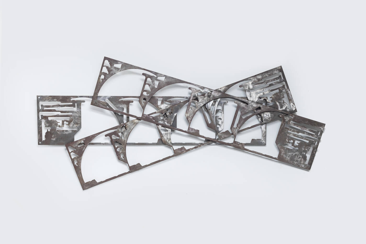 PRODUZIONE ITALIANA - Tre pannelli a scultura con geometrie astratte