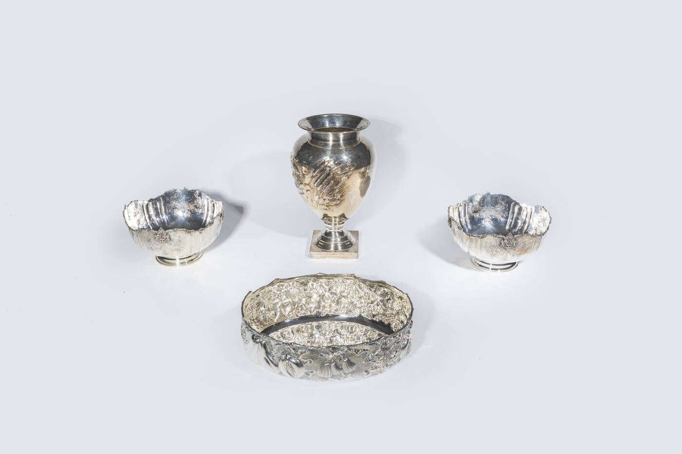 LOTTO DI  QUATTRO OGGETTI IN ARGENTO