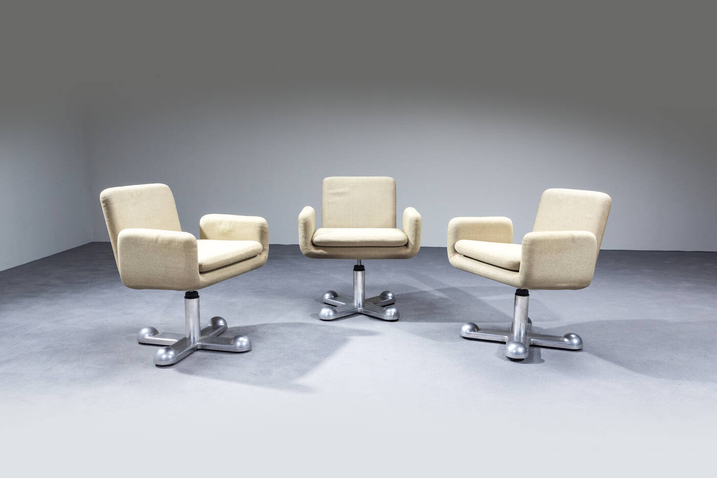 MIRANDA SANTIAGO PERRY KING - Three armchairs